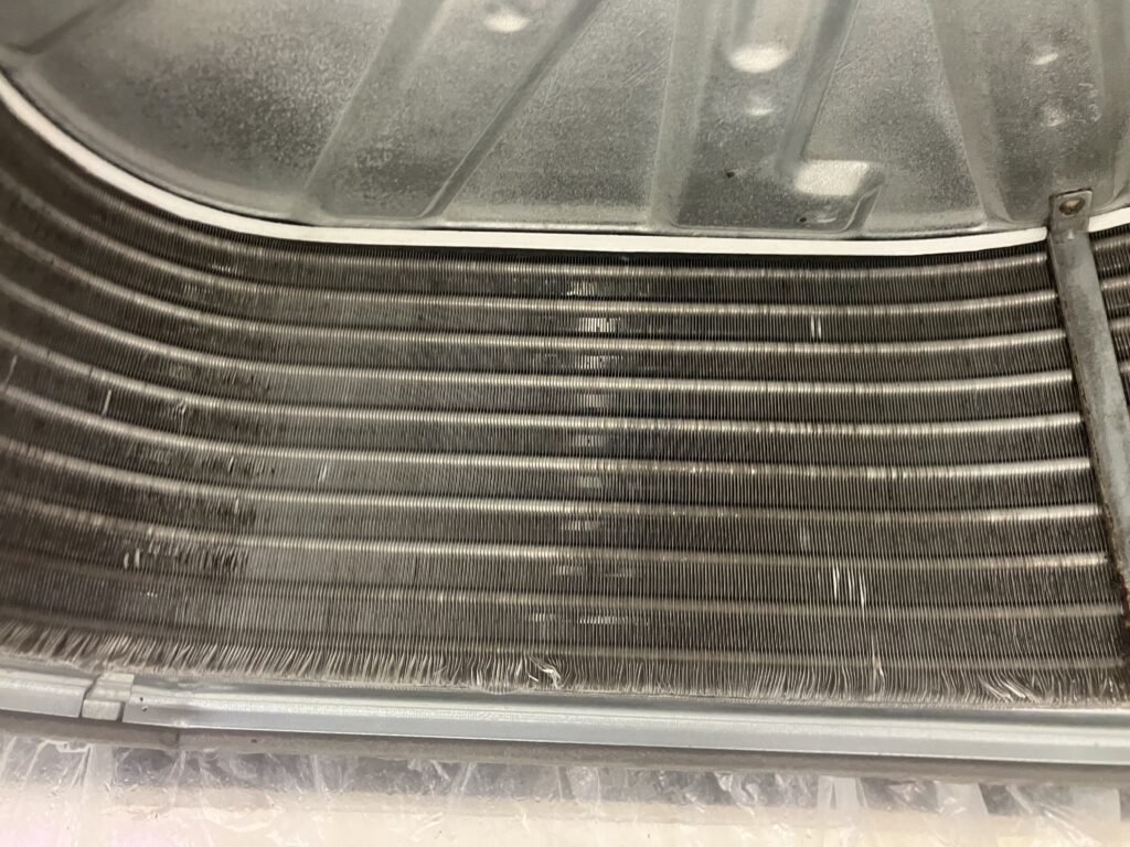 alt="天カセ4方向熱交換器(アップ)洗浄後"