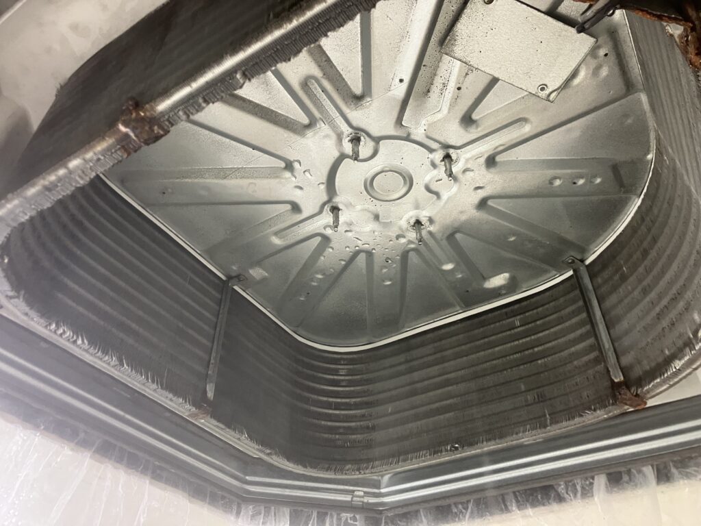 alt="天カセ4方向熱交換器(全体)洗浄後"
